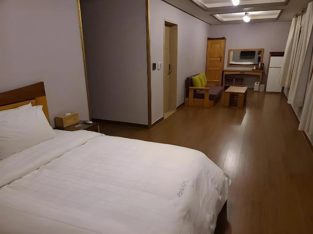 Jeju Maple Hotel 2*,
