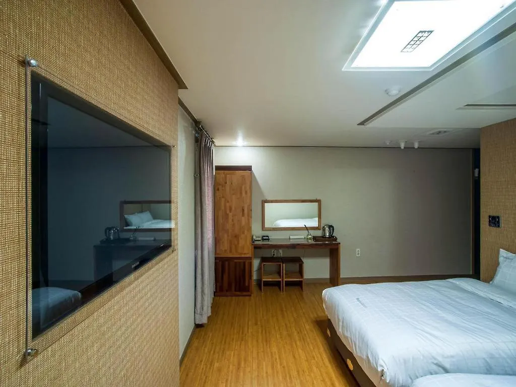 Motel Jeju Maple Hotel