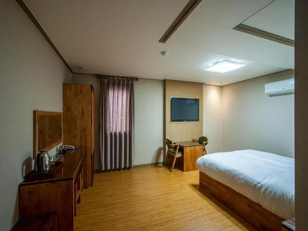 Jeju Maple Hotel 2*,