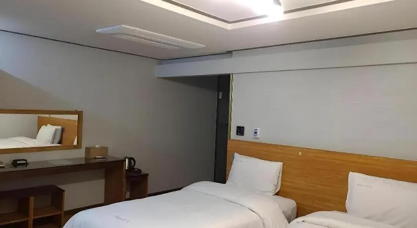 Motel Jeju Maple Hotel