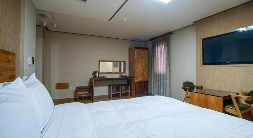 Jeju Maple Hotel 2*,